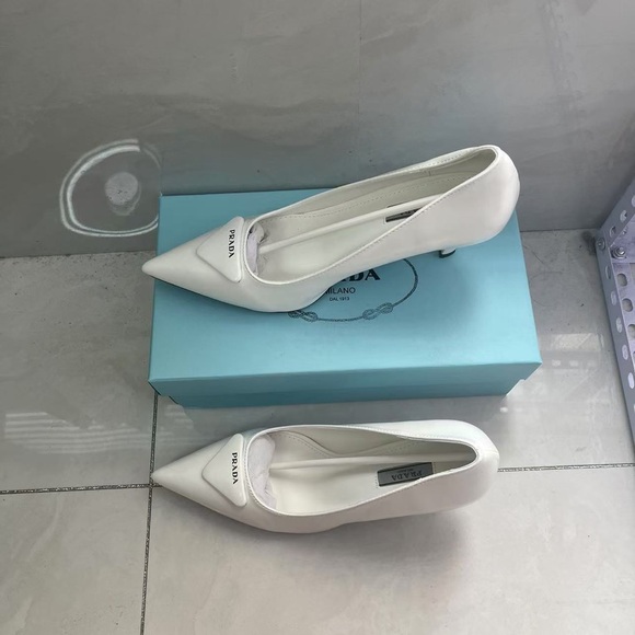 Prada Logo White Pointed Toe Slip-On Pumps Women's 75 mm - Picture 7 of 9